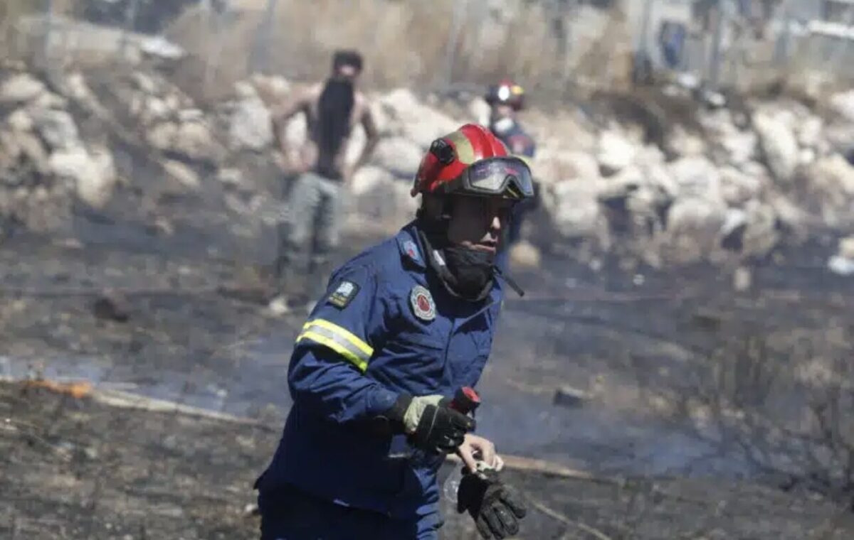 Συνελήφθη ο ιδιοκτήτης γνωστής ταβέρνας για τη φωτιά στη Βαρυμπόμπη