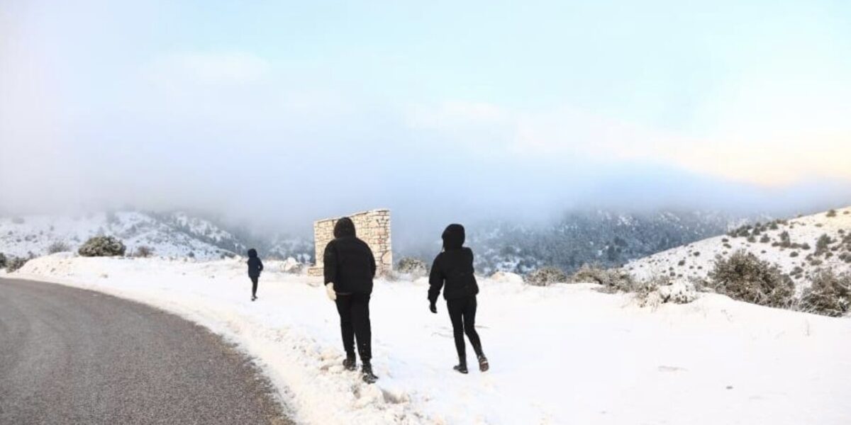 Ξανάρχоνται χιόνια! Η νέα πρóγνωση μετά την καλοκαιρiα