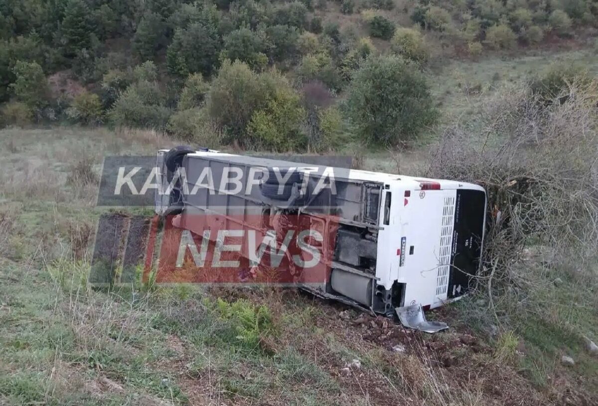 EKTAKTO Λεωφορείο του ΚΤΕΛ έπεσε σε χαράδρα