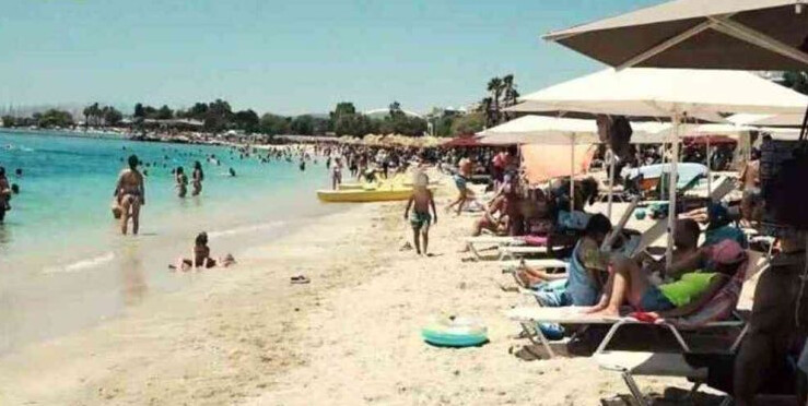 Beach bar στην Χαλκιδική επιβάλλει dress code στους πελάτες του και προειδοποιεί με απαγόρευση εισόδου