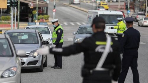 Μεγάλη προσοχή αν είστε συνοδηγός: Πότε μπορεί να φάτε πρόστιμο έως 700 ευρώ!