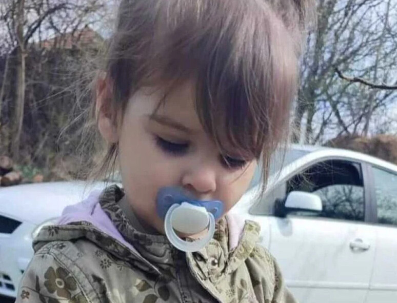 Νεκρό το 2χρονο κοριτσάκι που αγνοούνταν – Το παρέσυραν με ΙΧ και το πέταξαν σε χωματερή