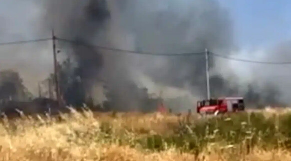 Φωτιά στη Βαρυμπόμπη: Στο σημείο ισχυρές δυνάμεις της Πυροσβεστικής