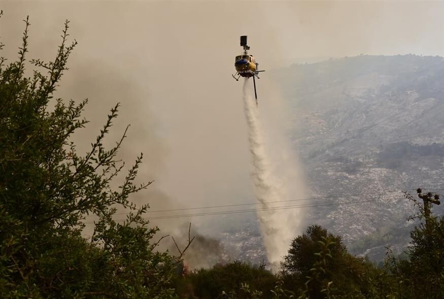 Μπράβο! Ευχαριστούμε! Έφτασαν αεροσκάφη από Ιταλία και Κροατία για βοήθεια στη φωτιά στο Ξυλόκαστρο