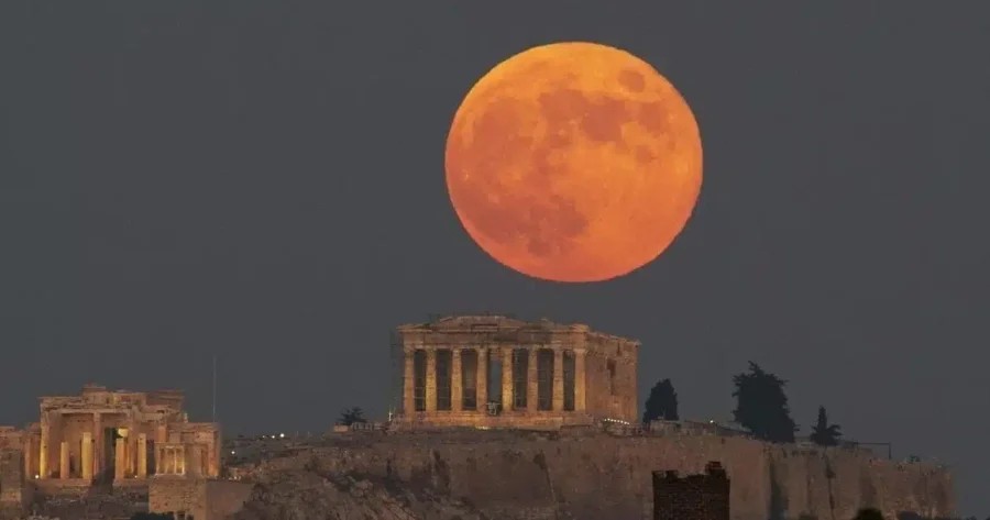 Παγκόσμια ανησυχία: Το φεγγάρι απομακρύνεται από τη Γη – Τι θα πάθει ο πλανήτης μας