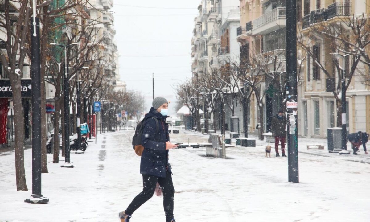 Καιρός – Προ των πυλών ψυχρός ορυμαγδός: Χιονοκαταιγίδα ρίχνει τη θερμοκρασία από 20 σε μηδέν