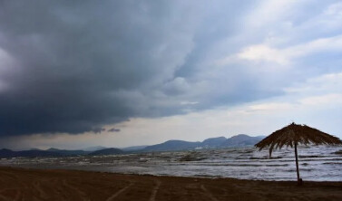 Βγήκαν τα Μερομήνια 2025: Πότε έρχονται βροχές και χιόνια – Αναλυτικά από Σεπτέμβριο έως Μάρτιο