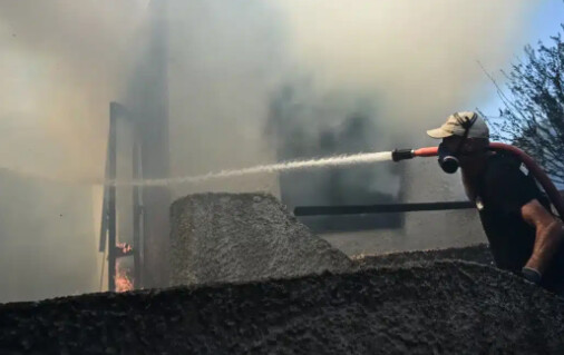 ΕΚΤΑΚΤΟ: Καίγονται σπίτια στη Σταμάτα – Σοβαρά τραυματίας με εγκαύματα!
