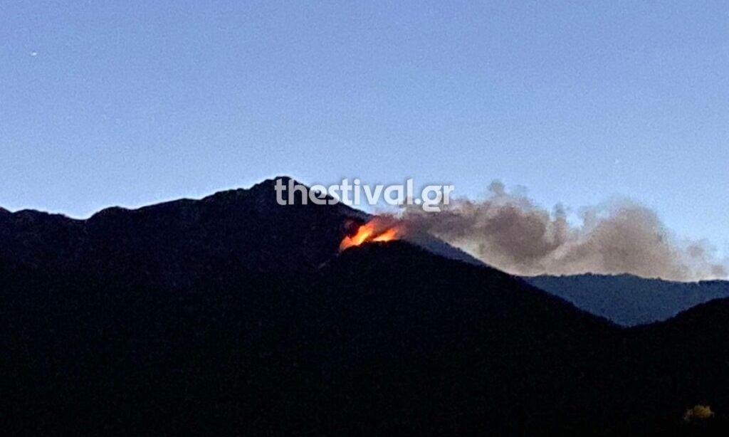 Εκτακτo: Μεγάλη φωτιά στη χώρα