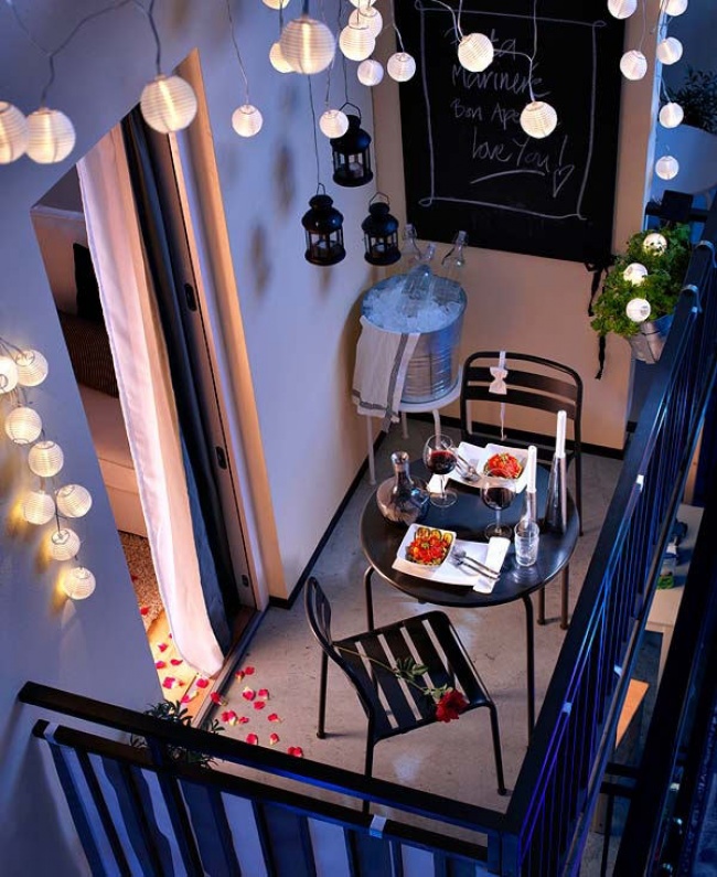 1178405-650-1460035885-romantic-balcony-lights_mini