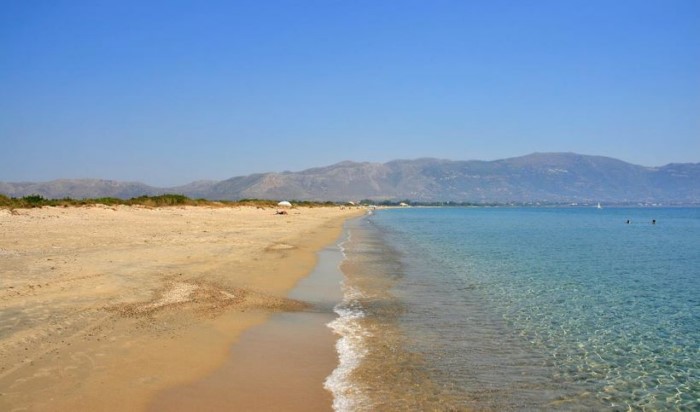 Ποια είναι η μεγαλύτερη παραλία της Ελλάδας; Έκταση χιλιομέτρων καταλαμβάνει η υπέροχη ακτή!