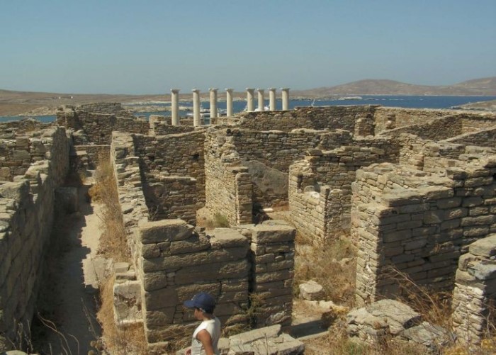 Το ακατοίκητο ελληνικό νησί που είναι γεμάτο αρχαίους θησαυρούς