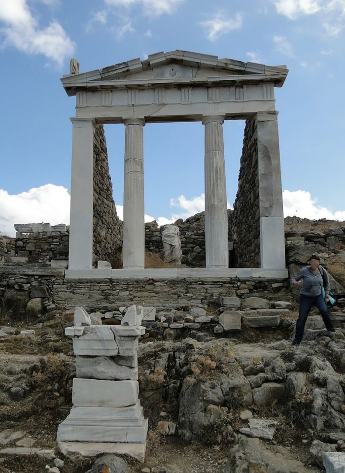 Το ακατοίκητο ελληνικό νησί που είναι γεμάτο αρχαίους θησαυρούς