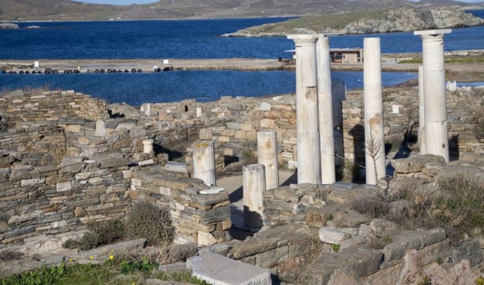 Το ακατοίκητο ελληνικό νησί που είναι γεμάτο αρχαίους θησαυρούς