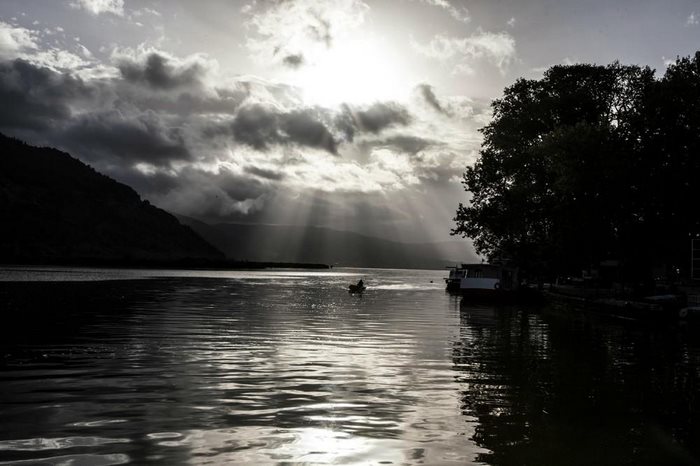 Το μοναδικό κατοικημένο νησί λίμνης στον κόσμο χωρίς όνομα βρίσκεται στην Ελλάδα!