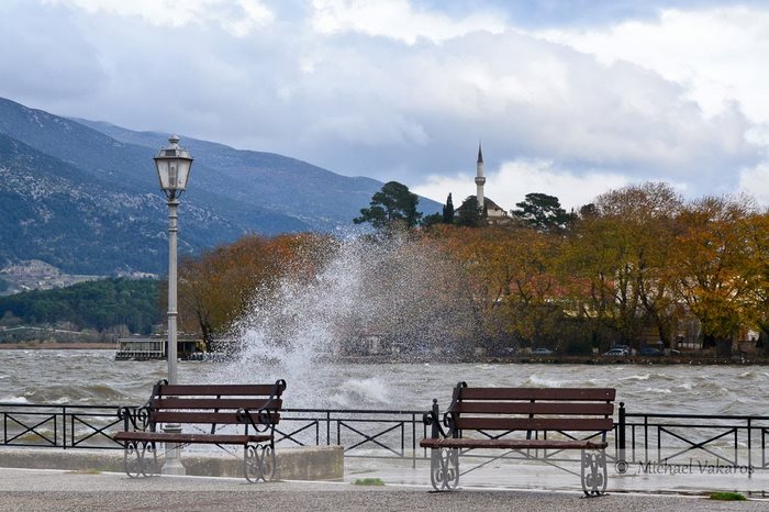 Το μοναδικό κατοικημένο νησί λίμνης στον κόσμο χωρίς όνομα βρίσκεται στην Ελλάδα!