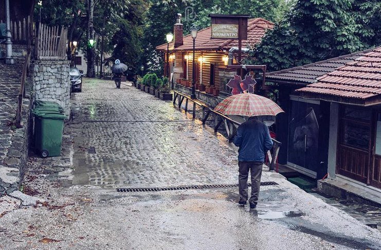 Το υπέροχο διαμάντι της Πίνδου. Κεραμιδένιες στέγες και ξύλινα χαγιάτια κρυμμένα ανάμεσα σε οξιές και έλατα