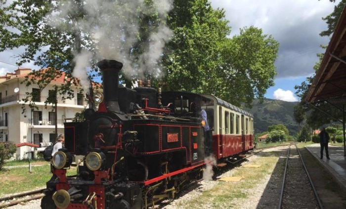 Παγκόσμια μοναδικότητα: Η πιο στενή σιδηροδρομική γραμμή στον κόσμο βρίσκεται στην Ελλάδα