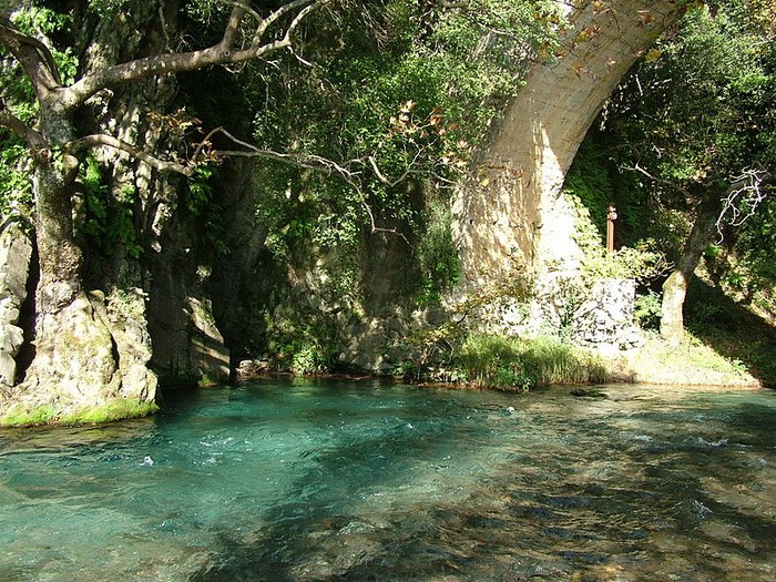 Η ορεινή Ελλάδα στα καλύτερά της: Το ξακουστό χωριό με τα πετρόκτιστα αρχοντικά και το μοναδικό φυσικό τοπίο! 