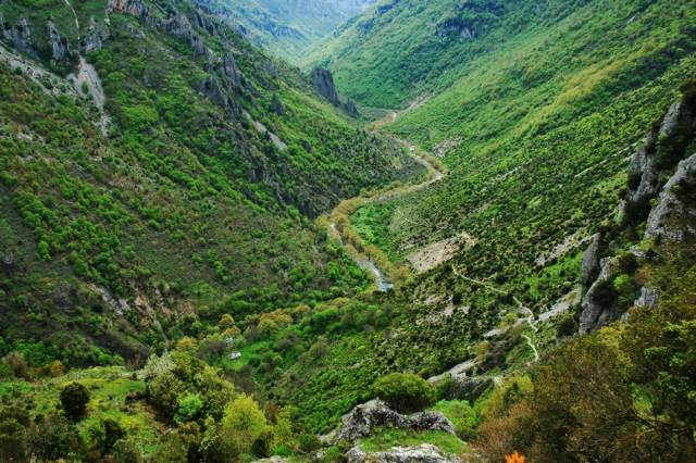 dinfo.gr - Το φαράγγι του Βίκου, το βαθύτερο φαράγγι στον κόσμο