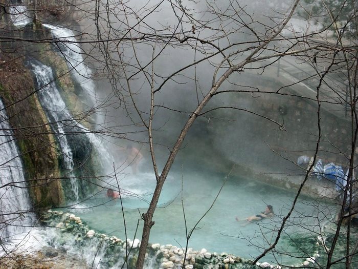 Λουτρά Πόζαρ: Θεραπεία και χαλάρωση σε καυτά νερά