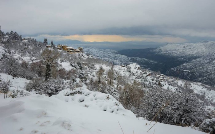 Η "Ελβετία" της Ελλάδας κρύβεται μόλις μιάμιση ώρα από την Αθήνα. Ένα παραμυθένιο χωριό με.. 3 συνοικίες