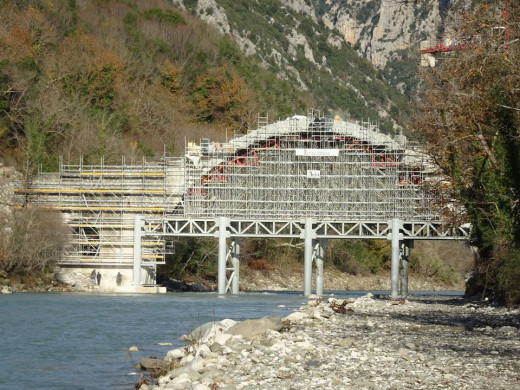 Στήθηκε ξανά το ιστορικό γεφύρι της Πλάκας στα Τζουμέρκα – ΦΩΤΟΓΡΑΦΙΕΣ