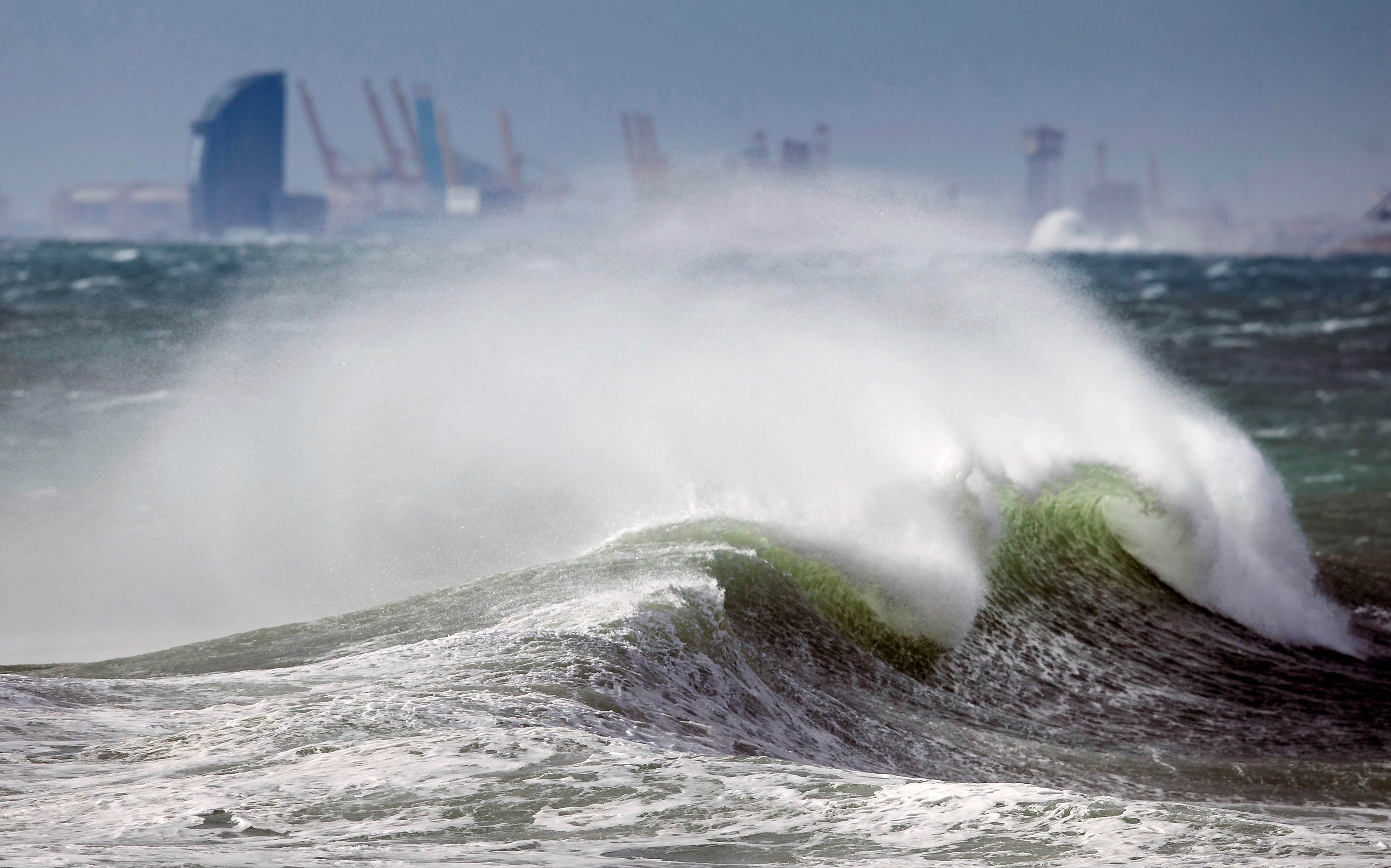 Huge waves caused by the Gloria squall in Barcelona