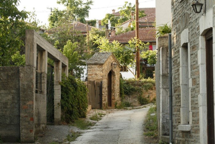 Το πιο παλιό καφενείο της Ελλάδας άνοιξε το 1785 και δεν έκλεισε ποτέ. Εκεί απολάμβαναν τον καφέ τους ο Βάρναλης και ο Παπαδιαμάντης