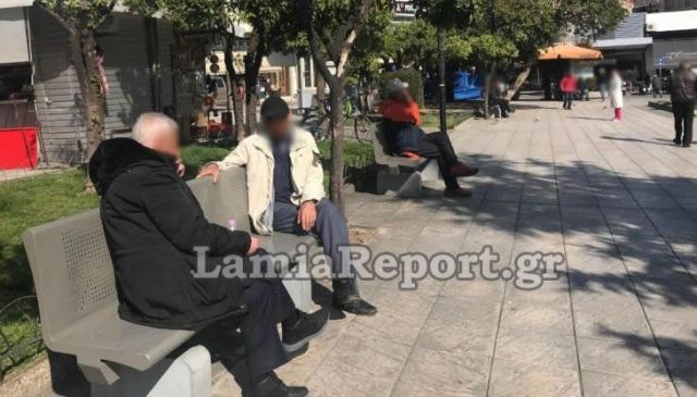 Ελλαδάρα: Ηλικιωμένοι βγήκαν βόλτα στις πλατείες… όπως πάντα!