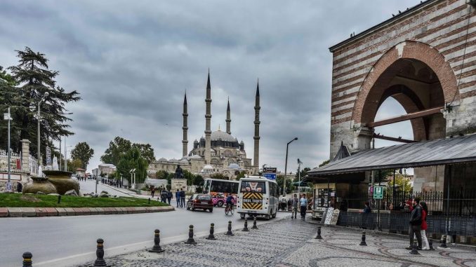 «Νέκρωσε» Από Έλληνες Πελάτες Και Τουρίστες Η Αγορά Της Αδριανούπολης