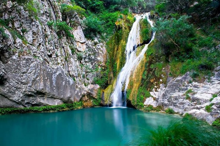 Η γαλάζια λίμνη της Ελλάδας βρίσκεται στη Μεσσηνία