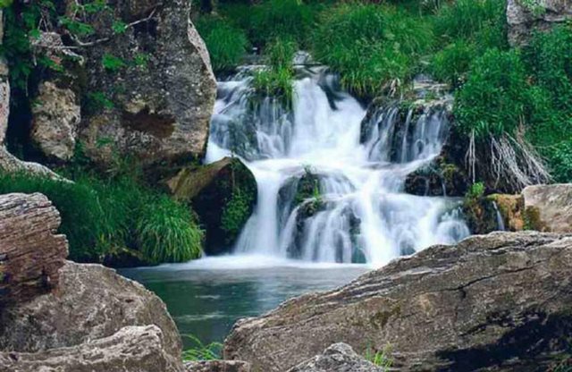 Η γαλάζια λίμνη της Ελλάδας βρίσκεται στη Μεσσηνία