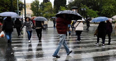 Κατεβάστε βαριά ρούχα, έρχεται φθινόπωρο: Το τριήμερο με βροχές, καταιγίδες και πτώση της θερμοκρασίας