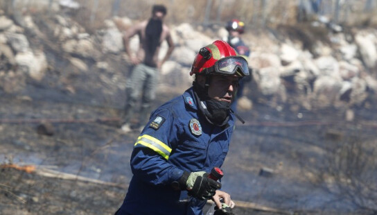 Συναγερμός στα Καλύβια: Φωτιά ΤΩΡΑ!