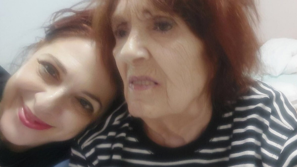 Η Ελένη Ράντου αγκαλιά με τη μαμά της μάς θύμισε ποιο είναι το πιο σημαντικό τις ημέρες του Πάσχα