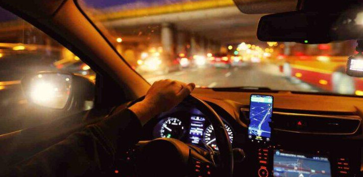 Τέλος η οδήγηση τη νύχτα -Ποιοι δεν θα μπορούν να κάθονται πίσω από το τιμόνι όταν βραδιάζει
