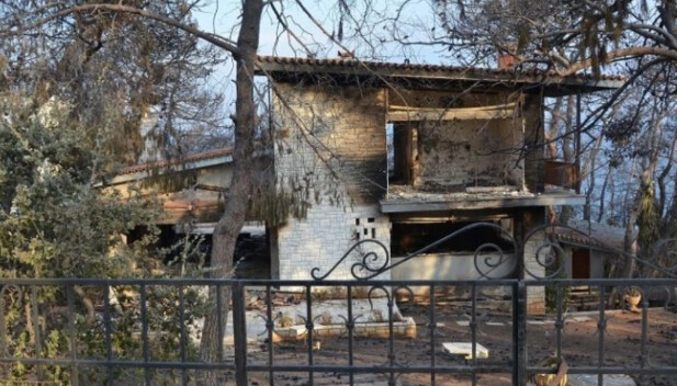 Είδαν τα σπίτια τους στάχτη: 12 διάσημοι Έλληνες που είδαν τους κόπους μιας ζωής να χάνονται στη φωτιά