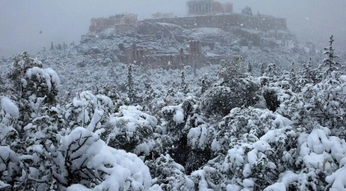 «Μίλησαν» τα Μερομήνια: Οι πρώτες προβλέψεις για το 2025 – Πότε «ντύνεται» στα λευκά η Αθήνα