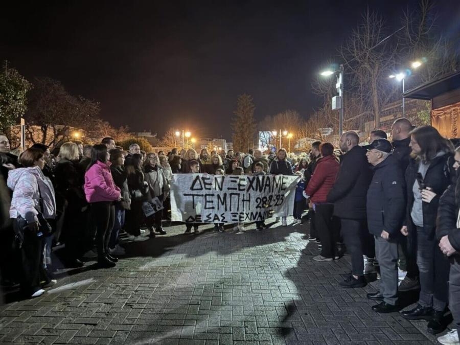 Τρεις άγγελοι στον ουρανό: Ρίγη συγκίνησης στη μνήμη των δίδυμων αδερφών και της ξαδέρφης τους που σκοτώθηκαν στα Τέμπη