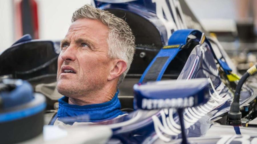 Ανακοίνωσε ότι είναι γkέι – Η φωτογραφία με τον σύντροφό του